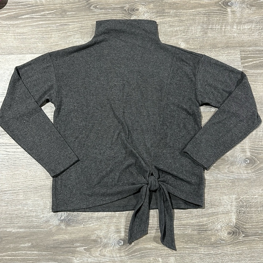 Simply Vera Wang Mock Neck Lightweight Long Sleeve Grey Top Knotted Size Medium
